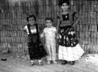 Niñas vestidas de zapotecos, retrato de grupo