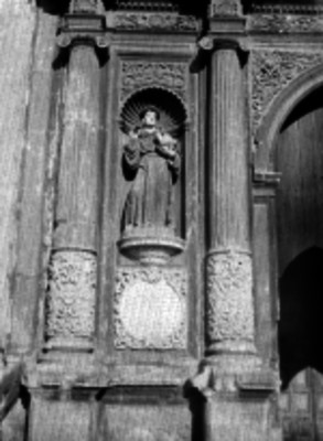 Nicho con la imagen de Francisco de Asís, en la Catedral