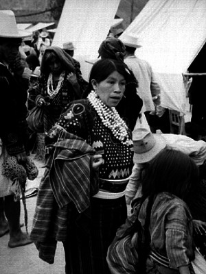 Indígenas Guatemaltecos durante un día de plaza