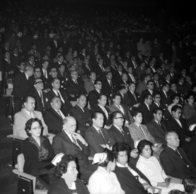 Adolfo López Mateos y otros funcionarios durante la inauguración de cursos de INP