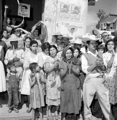 Habitantes de Acatlán, Jalisco festejando la llegada de Adolfo López Mateos como candidato presidencial