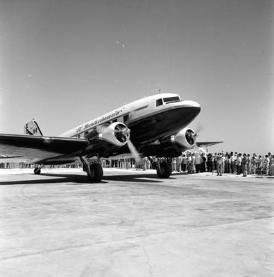 Avión que transporta a Adolfo López Mateos durante su gira electoral por Santa Rosalía