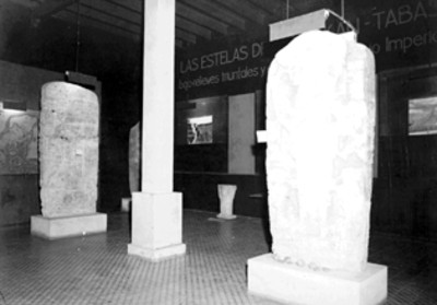 Estelas mayas en exhibición