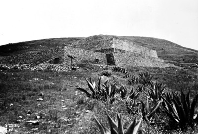 Vista de los trabajos de consolidación de García Payón en el Templo de Ehécatl