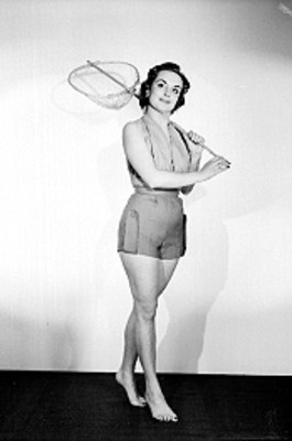 Celia de Alarcón, con red para mariposas