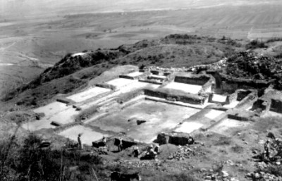 IX Atzompa. Vista general del Edificio del Patio de los tableros