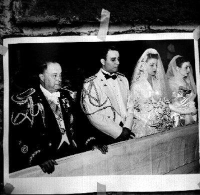 Anastacio Somoza, esposa y padrinos en su boda religiosa