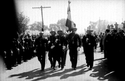 Escolta de bomberos durante un desfile