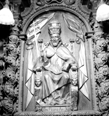 Escultura de San Pedro en el coro de la Catedral