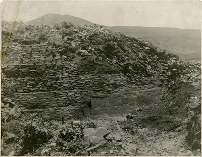 Vista de una yácata en ruinas en la zona arqueológica de Tzintzuntzan