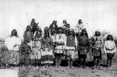 Jerónimo y miembros de su familia, retrato de grupo