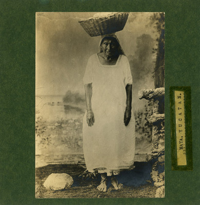 Mujer maya con canasta, retrato