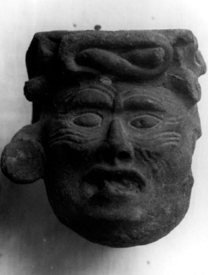 Máscara antropomorfa de cerámica