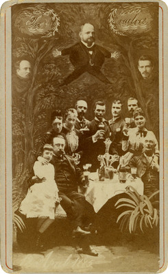 Fotomontaje de una familia durante una reunión