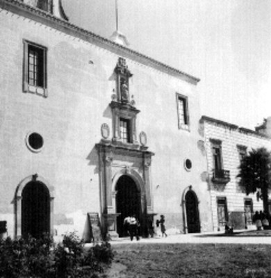 Entrada lateral del Templo de San Diego