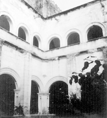 Vista parcial del claustro del convento de los Santos Reyes