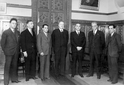 Dr. Enrique Hernández Alvarez y funcionarios, retrato