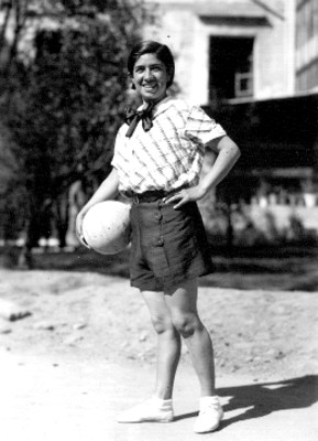 Señorita Angela Rodriguez, capitana de los equipos de Volibol y Básquetbol