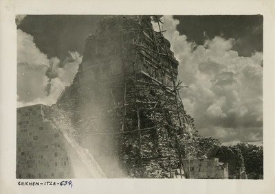 Vista de la parte superior del Templo de los Tigres durante su reconstrucción