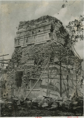Vista del Templo de los Jaguares o Tigres durante los trabajos de reposición