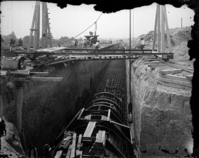 Canal acueducto del sistema hidraulico de agua potable, durante su construcción