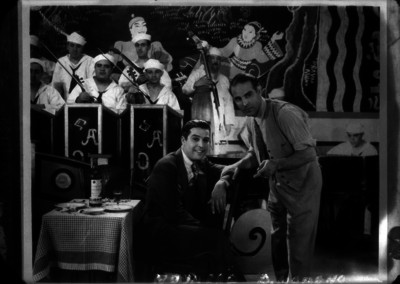 Antonio Moreno y Navarro durante un espectáculo en un club noturno, retrato
