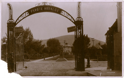 Entrada principal al Parque Hidalgo