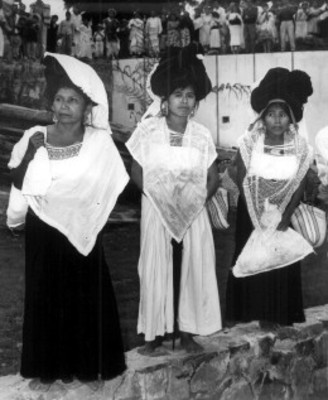 Mujeres náhuas durante un evento, retrato