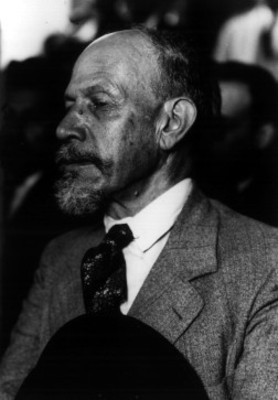 Padre de José de León Toral durante el juicio a su hijo