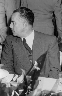 Lic. Jesús González Gallo durante un banquete