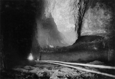Interior de una caverna de Copilco