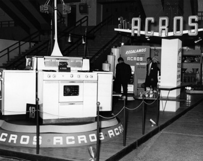 Stand de aparatos electrodomésticos S.A. ACROS en una exposición