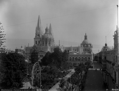 Guadalajara: Catedral y Zócalo, 1913
