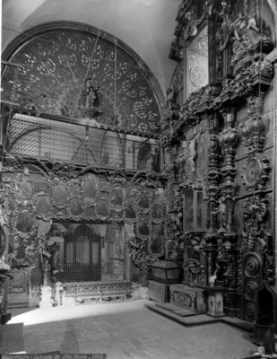 Coro y altar lateral de la Iglesia de Santa Rosa