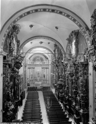 Altar mayor y lateral de la Iglesia de Santa Clara