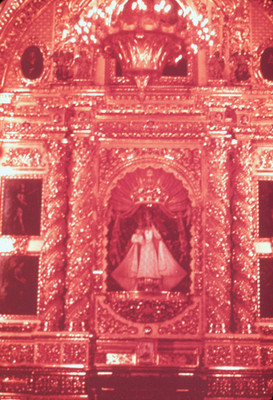 Altar de la capilla del Rosario, vista frontal de la imagen de la virgen, Santo Domingo de Guzman