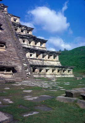 Piramide de los Nichos, vista parcial del lado norte
