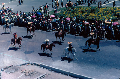 Contingente charro durante el desfile del 16 de septiembre