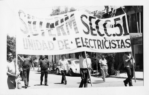 Manifestación del Sindicato Único de Trabajadores Electricistas de la República Mexicana sección 51
