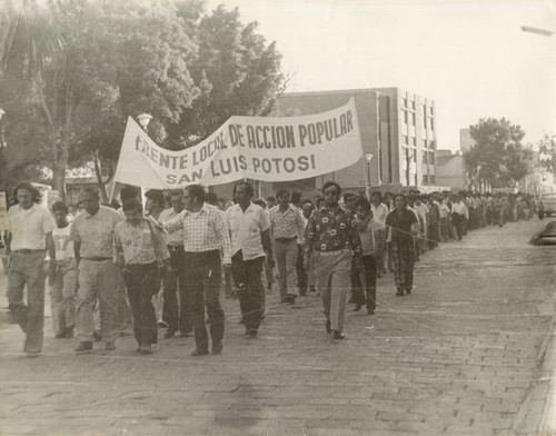 Marcha de trabajadores sindicalizados del Frente Local de Acción Popular de San Luis Potosí