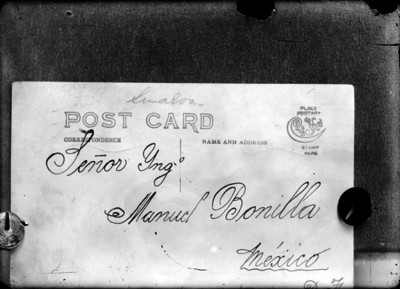 Parte trasera de una tarjeta postal con el nombre de Manuel Bonilla