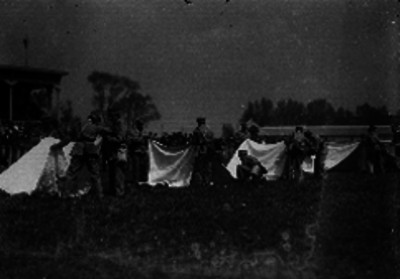 Campamento durante las maniobras militares de los Voluntarios de Braniff