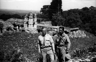 Hombres en las Ruinas de Palenque, retrato de grupo
