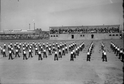 Miembros del Ejército realizan ejercicios militares en el Estadio Nacional