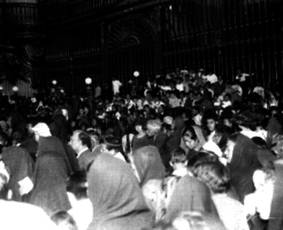 Multitud en una misa de la Catedral de la ciudad de México