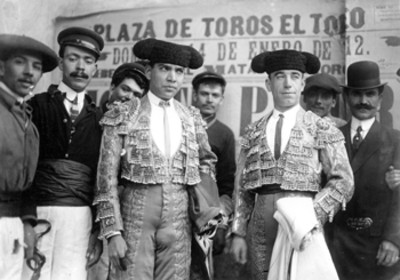 Toreros y monosabios, retrato