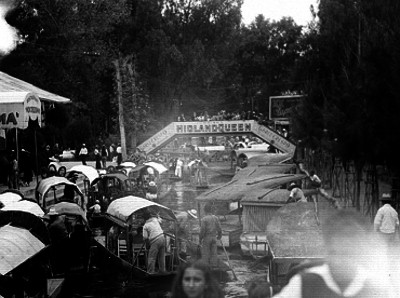 Embarcadero de trajineras, en Xochimilco