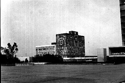 Biblioteca Central y Torre de Humanidades en Ciudad Universitaria