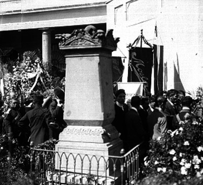 Evento civico político en el hemiciclo a Juárez