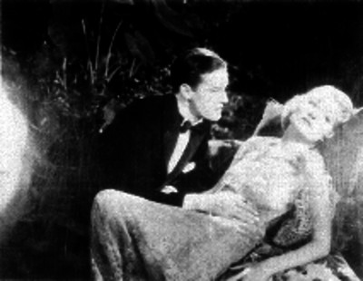 Pareja en una escena romántica
